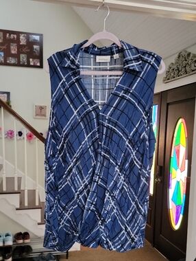 Avenue Navy and White Plaid Sleeveless Blouse Size 26/28